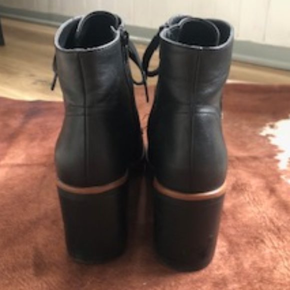 Naturalizer Black, size 10 Bootie - Picture 3 of 4